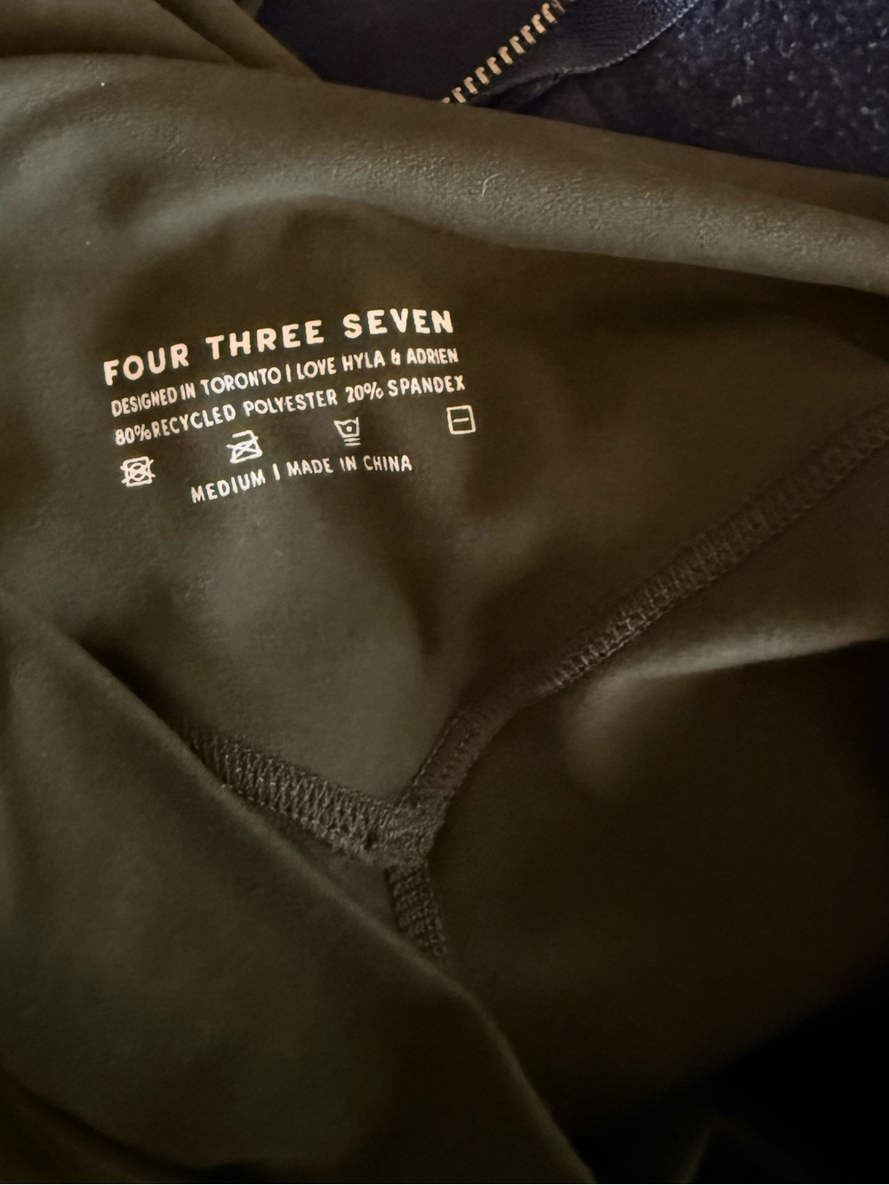 437 Four Three Seven V Leggings - Picture 7 of 7